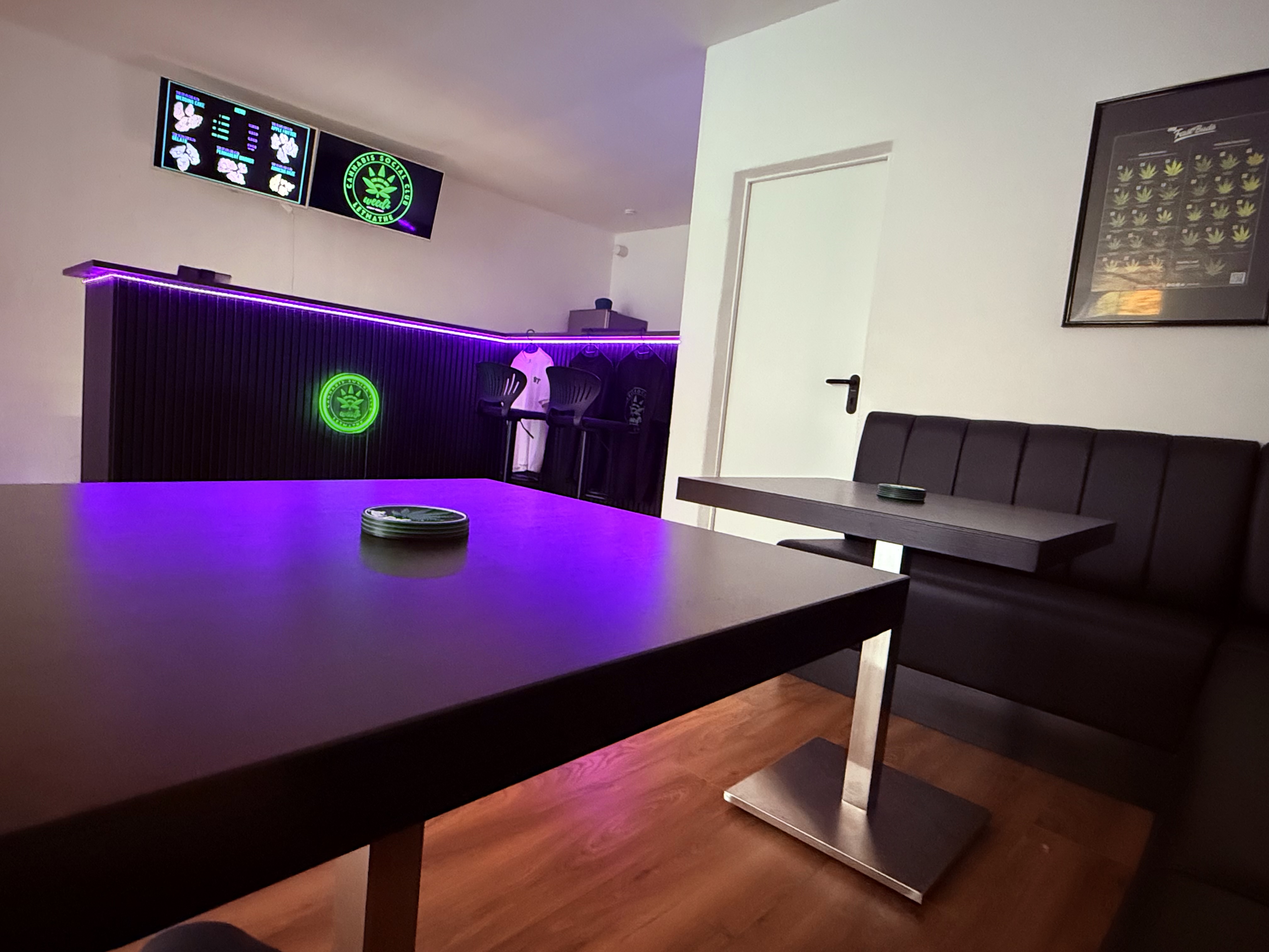 Clubraum mit Bar